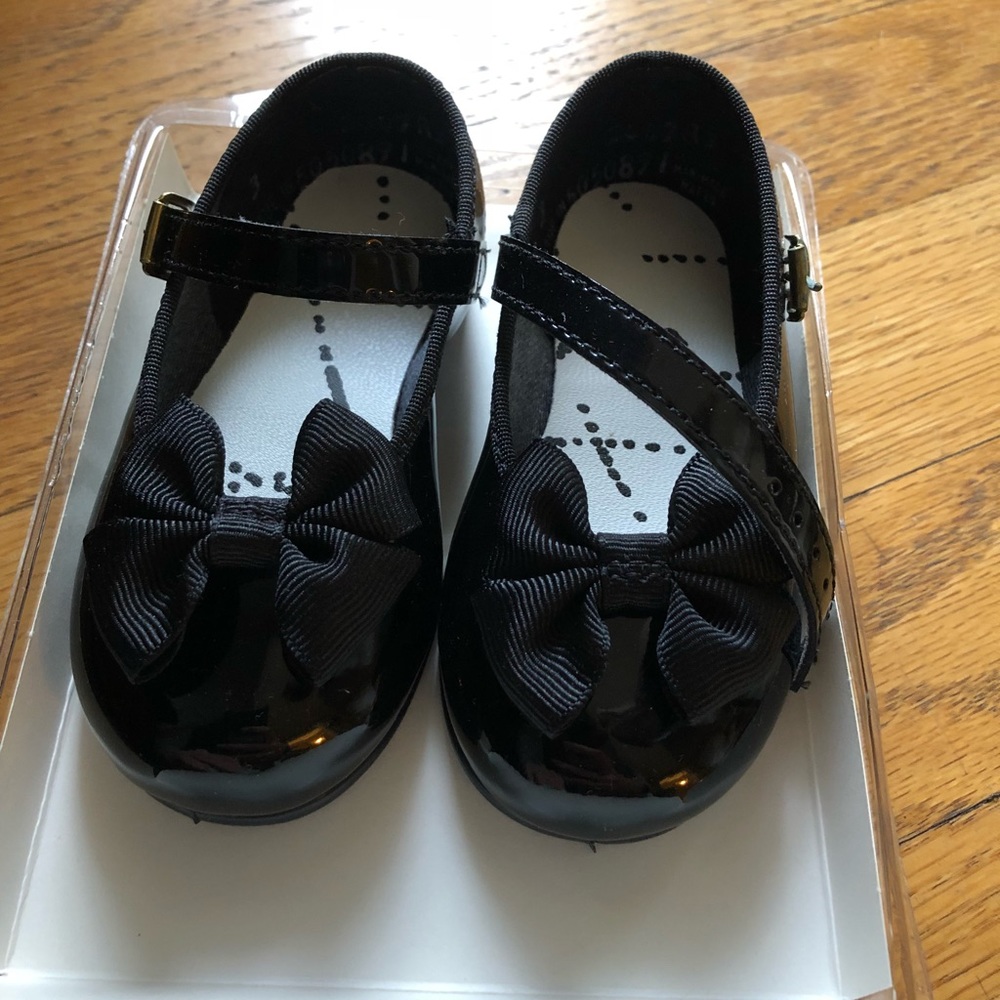 New black patent leather shoes